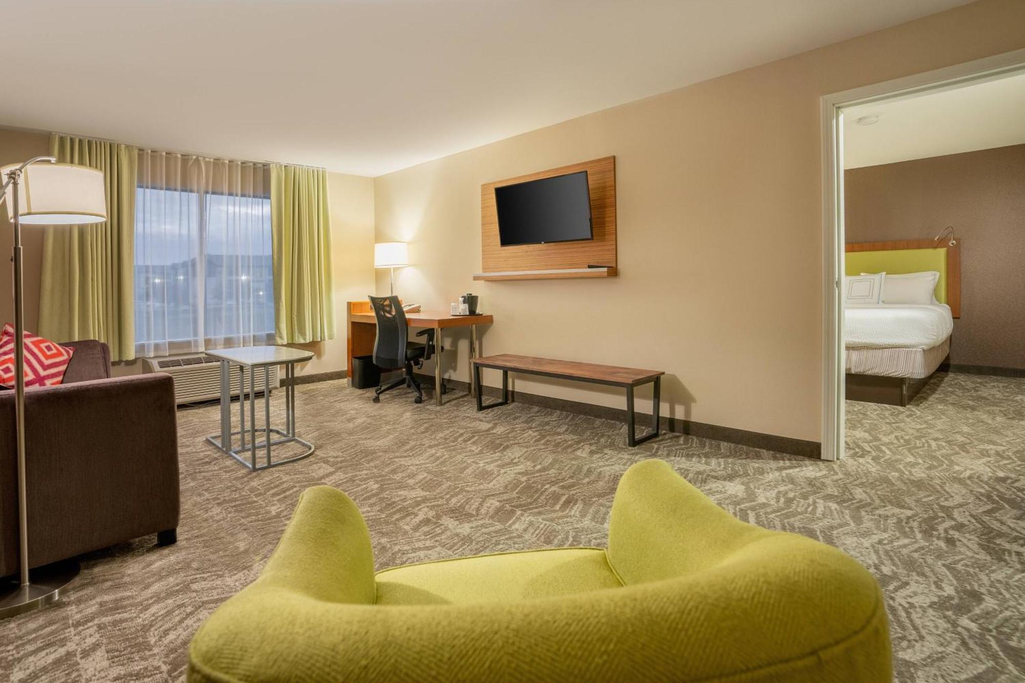 Hotel Springhill By Marriott 3*